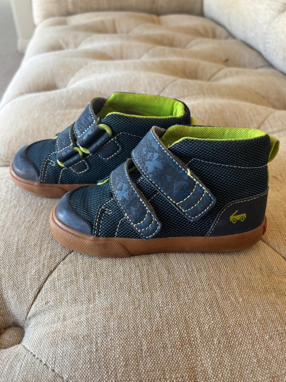SEE KAI RUN boys sz 8 Navy High-Top Sneakers double Velcro straps.